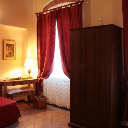 לינה וארוחת בוקר Il Bargello 3*