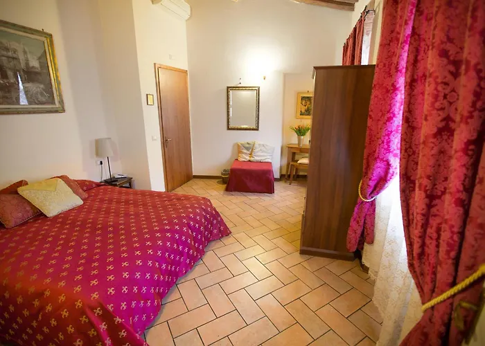 לינה וארוחת בוקר Il Bargello 3*